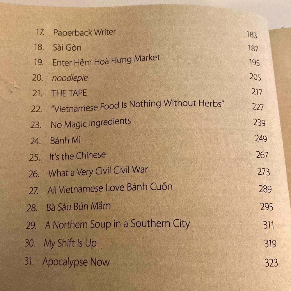 EATING VIETNAM DISPATCHES FROM A BLUE PLASTIC T**** Graham Holliday A Bourdain - Picture 5 of 5